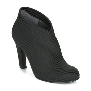 ⭐️ Must Go!! ⭐️ United Nude Black Fold Hi Boots/Booties